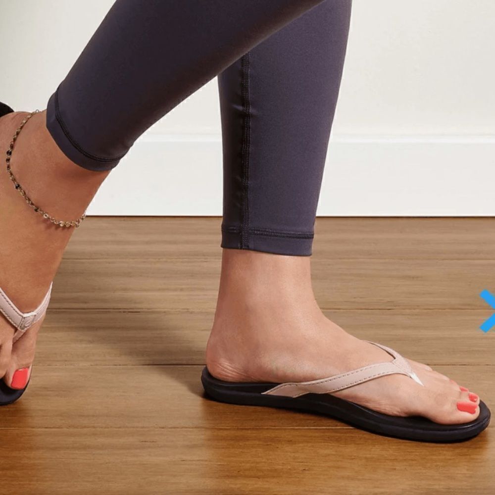 Olukai Ho'opio Flip Flop - Women's in Petal Pink 5